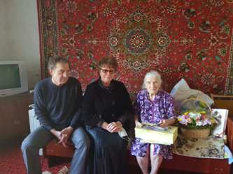 Александра Сызранцева поздравила жителей с Днем пожилого человека